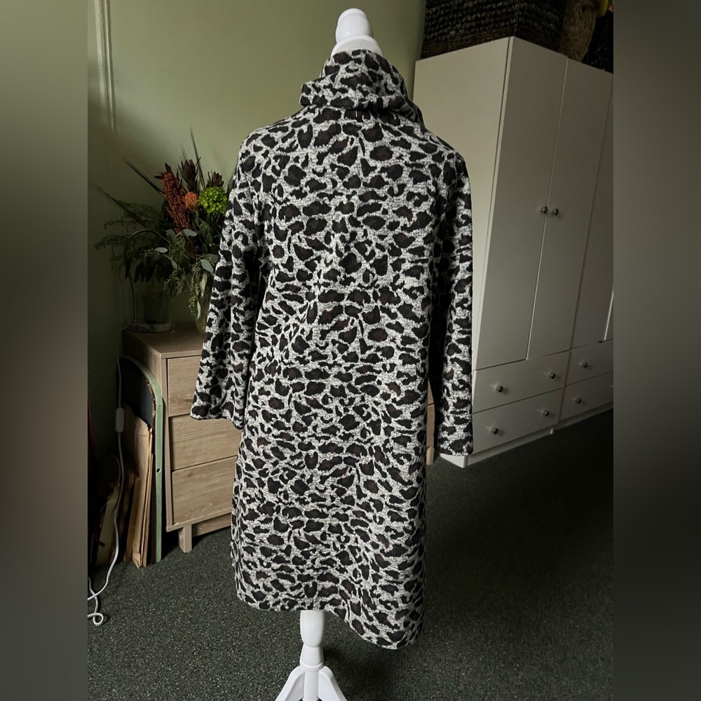 TYLER BOE Leopard Print Knit Cowl Neck Turtleneck Mini Midi Shift Sweater Dress - Picture 6 of 16